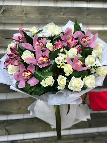 Букет цветов из: Розы и Хризантемы в Таксимо