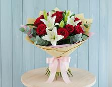 Букет цветов из:  Лилии и Розы в Таксимо
