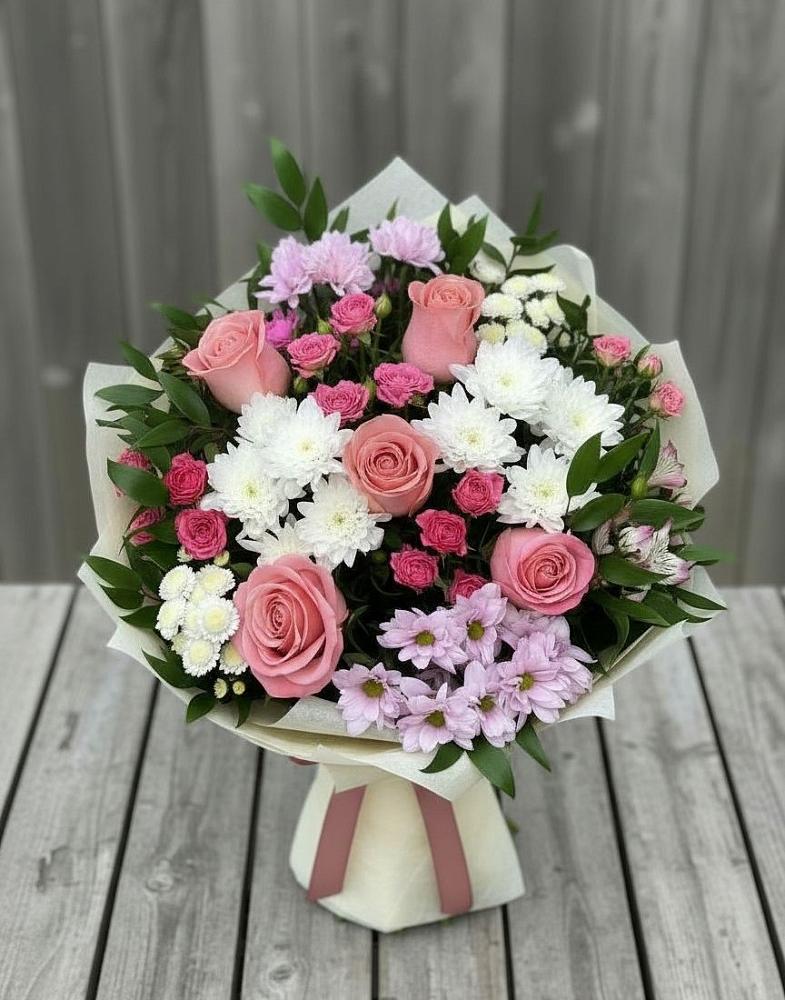 Букет цветов из: Альстромерии, Гвоздики, Розы и Хризантемы в Таксимо