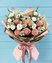Букет цветов из:  Розы, Альстромерии и Лизиантусы в Таксимо