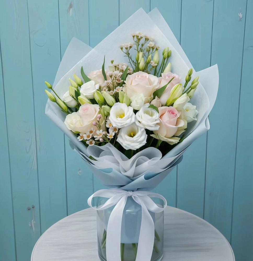 Букет цветов из: Розы и Лизиантусы в Таксимо