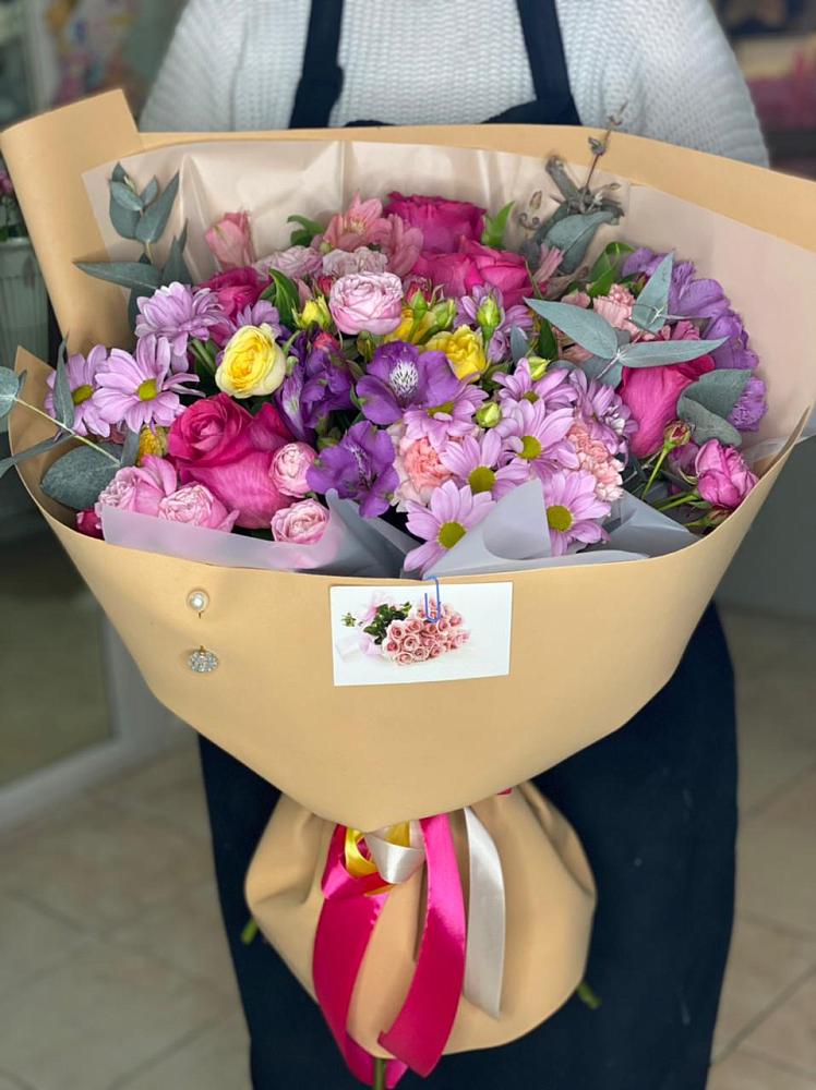 Букет цветов из: Хризантемы, Гвоздики и Альстромерии в Таксимо