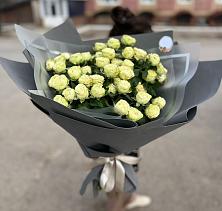 Букет Белые кустовые розы Солинеро в Таксимо