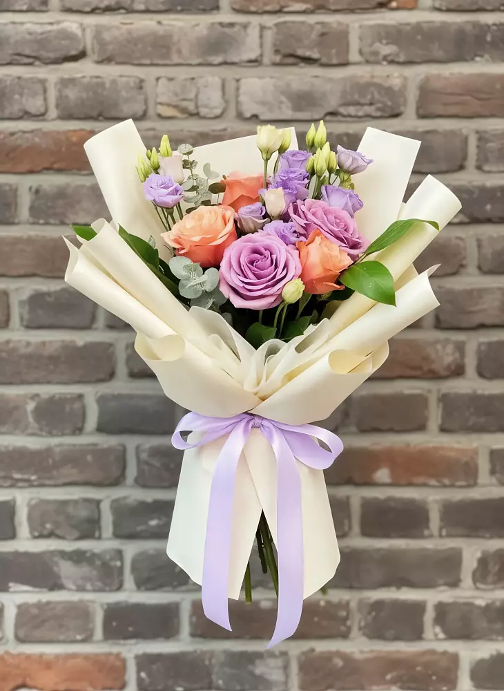 Букет цветов из: Лизиантусы и Розы в Таксимо