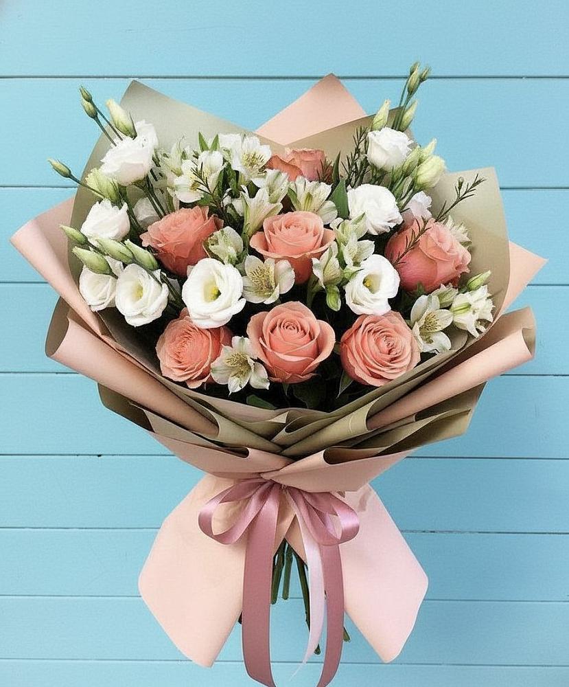 Букет цветов из: Розы, Альстромерии и Лизиантусы в Таксимо