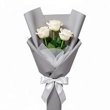 Букет 3 белые розы в Таксимо