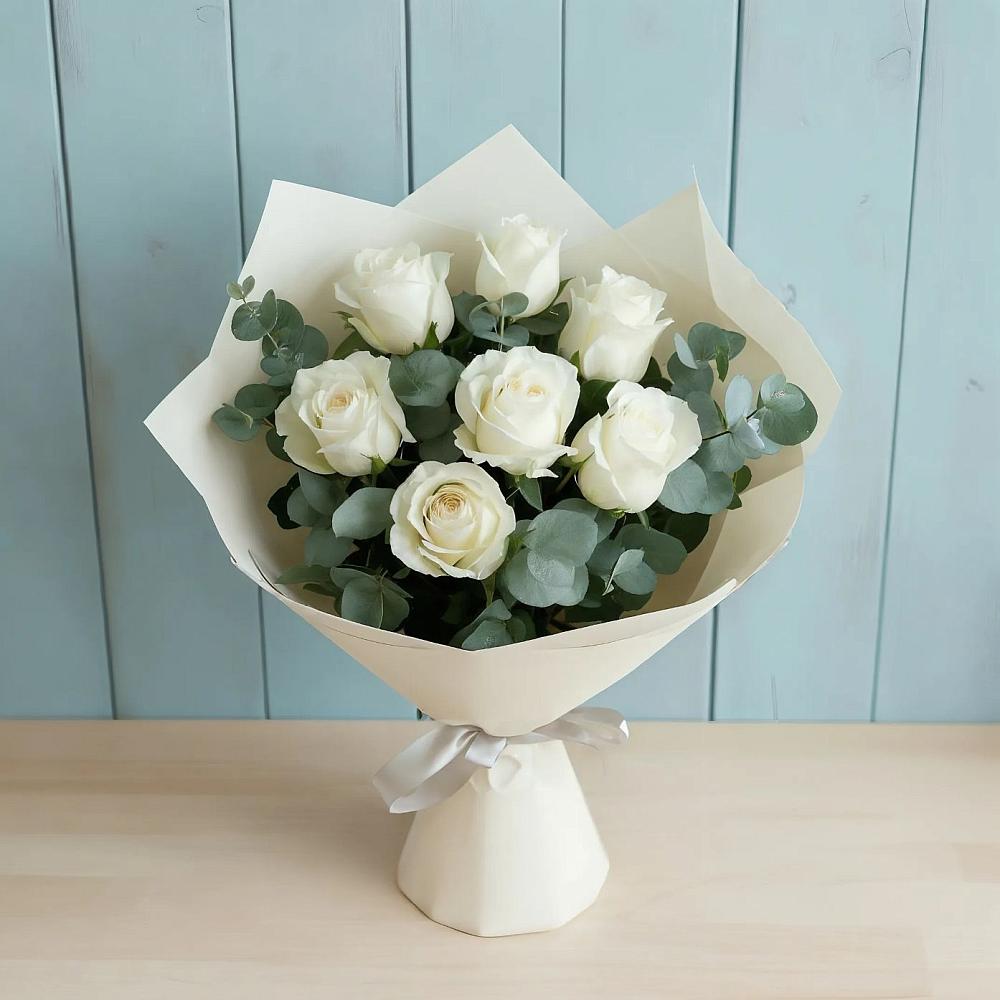 Букет Белые розы в Эвкалипте в Таксимо