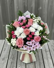 Букет цветов из:  Альстромерии, Гвоздики, Розы и Хризантемы в Таксимо