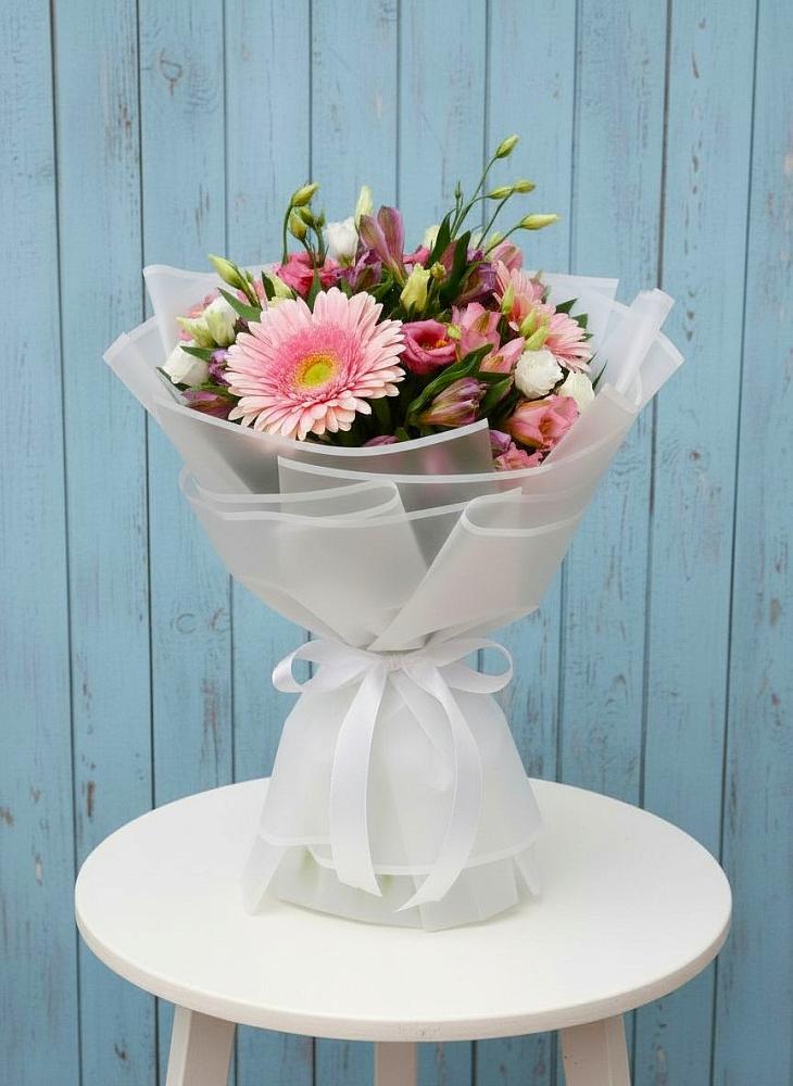 Букет цветов из: Герберы, Альстромерии и Лизиантусы в Таксимо