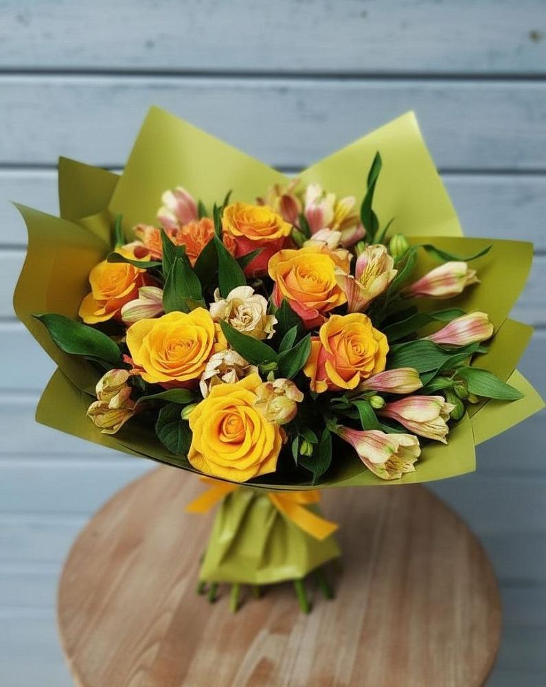 Букет цветов из: Альстромерии и Розы в Таксимо