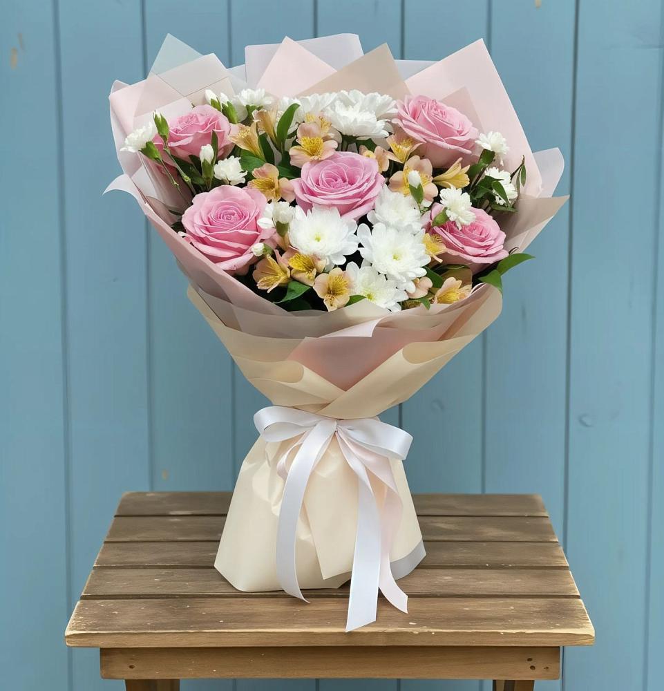 Букет цветов из: Гвоздики, Орхидеи и Розы в Таксимо