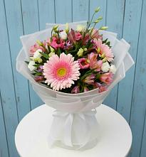 Букет цветов из:  Герберы, Альстромерии и Лизиантусы в Таксимо