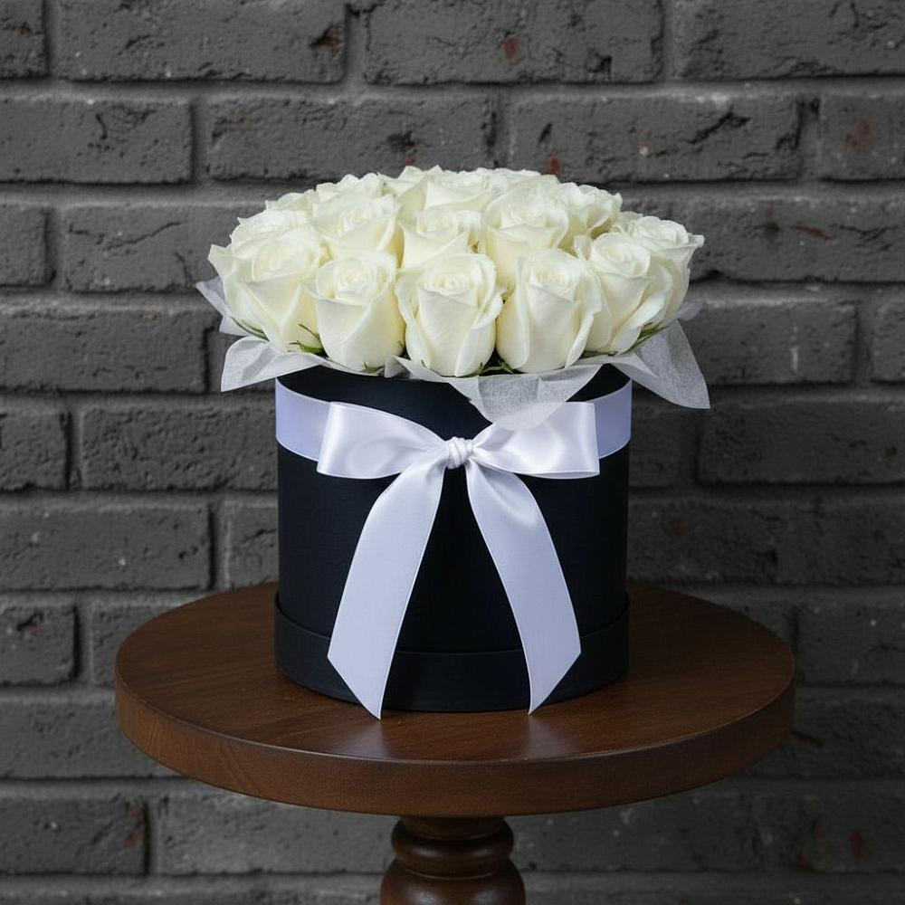 Цветочная композиция из Розы в шляпной коробке в Таксимо