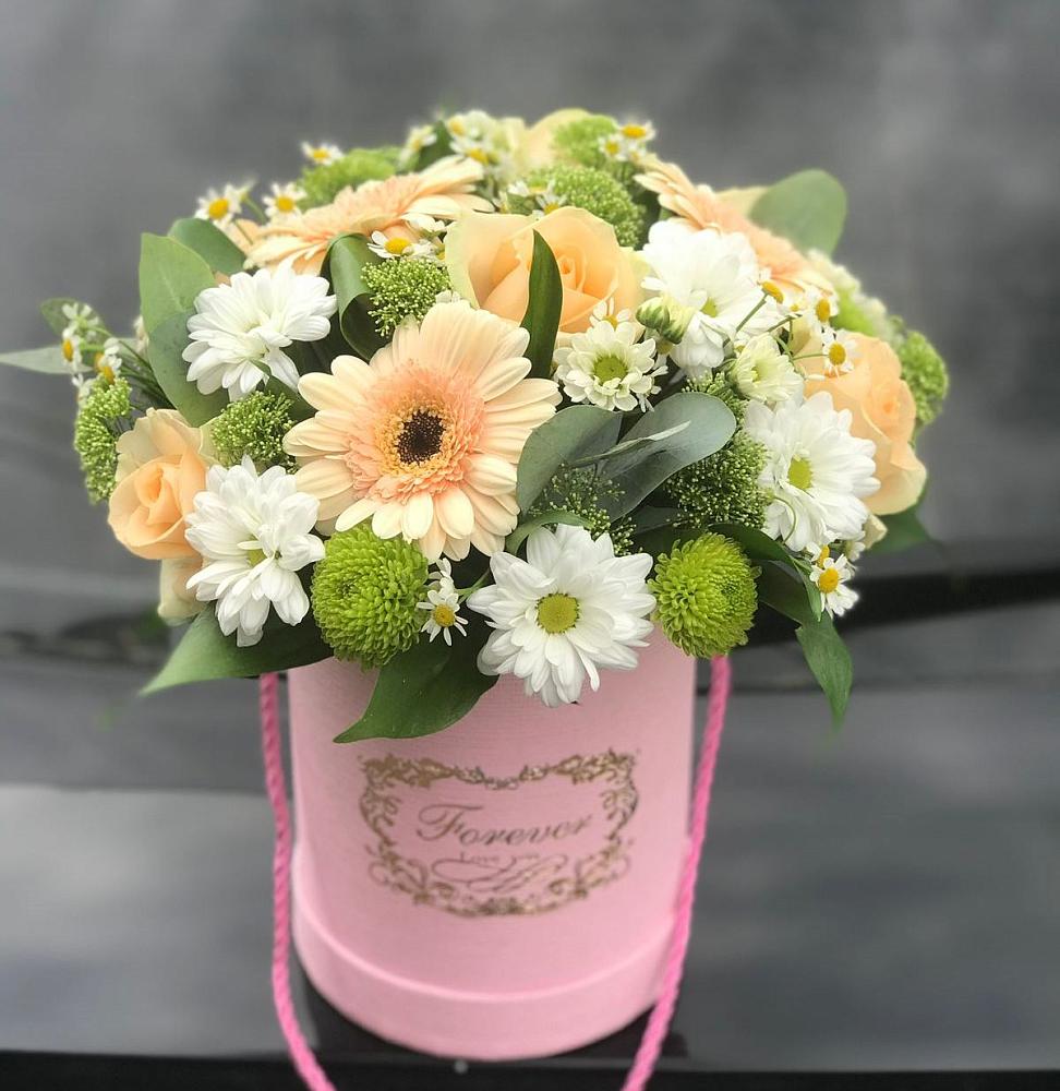 Цветочная композиция из Розы, Герберы и Хризантемы в шляпной коробке в Таксимо