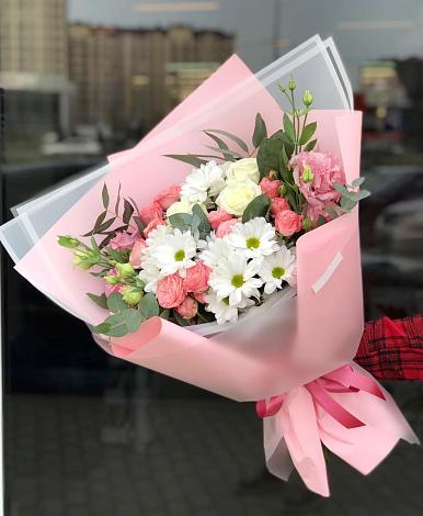 Букет цветов из: Розы, Лизиантусы и Хризантемы в Таксимо